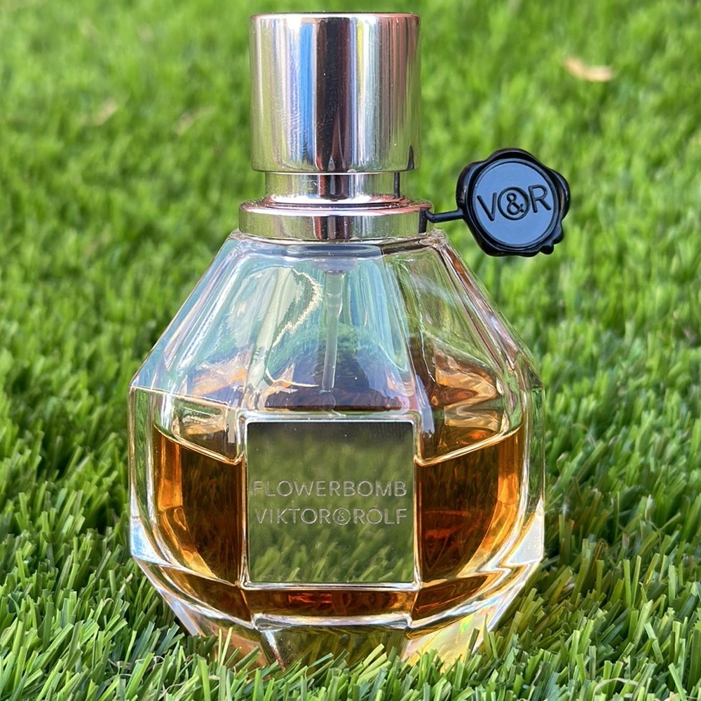 Viktor & Rolf Flowerbomb with Silver Cap and Golden Hue 1.7 FL OZ